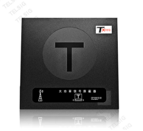 How does a signal jammer block different frequencies simultaneously?